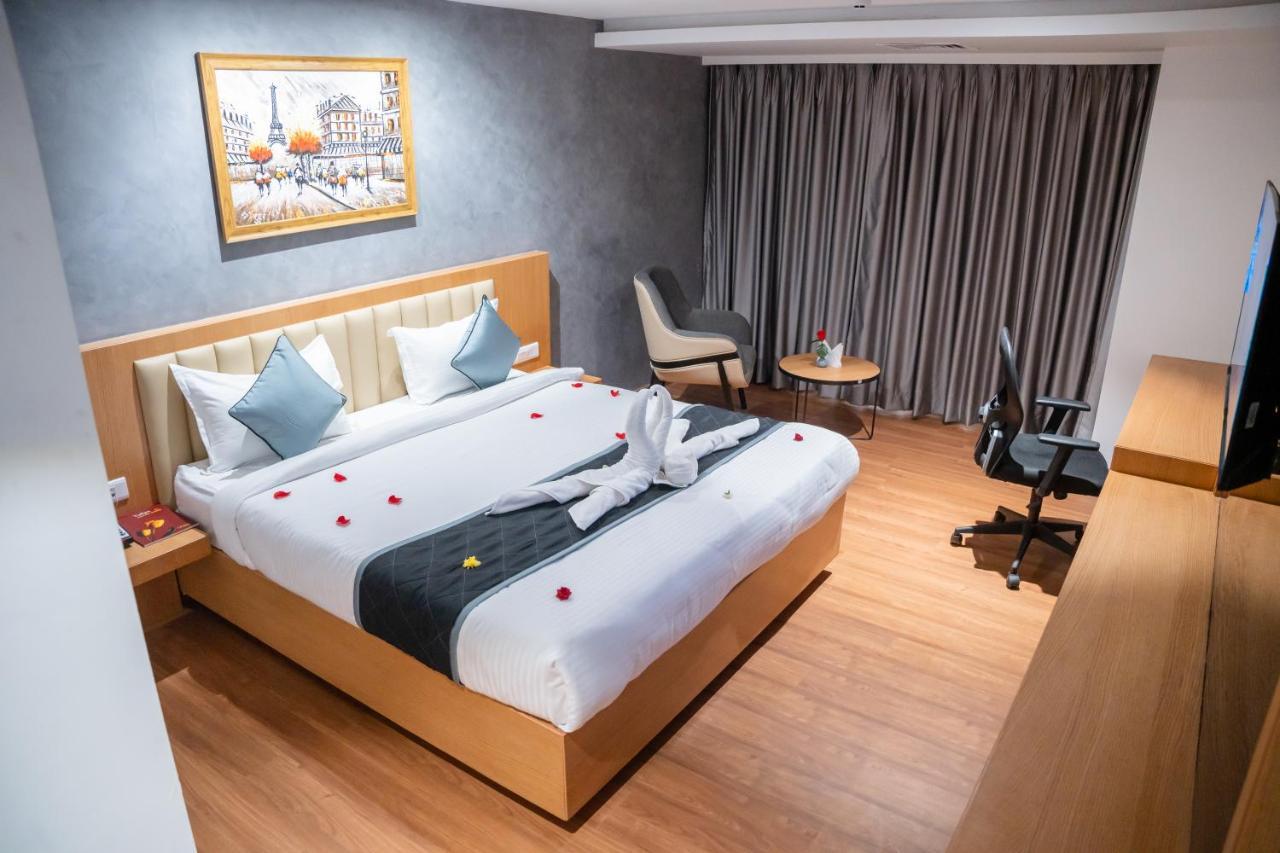 Hotel Tulips Grand Hajdarabad Zewnętrze zdjęcie