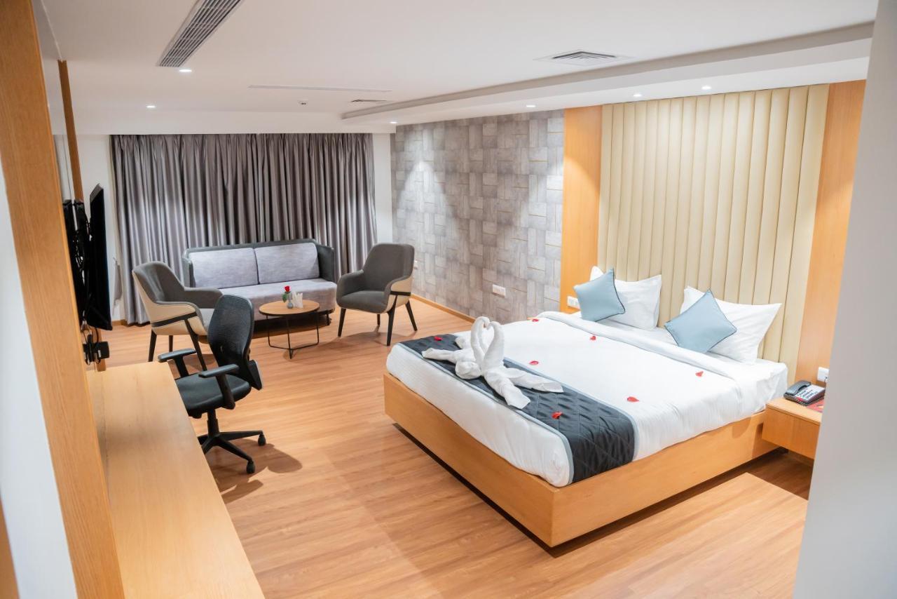 Hotel Tulips Grand Hajdarabad Zewnętrze zdjęcie