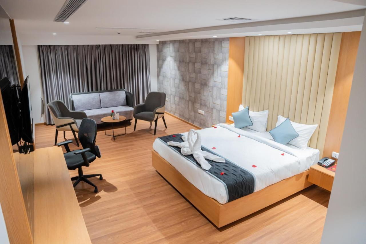 Hotel Tulips Grand Hajdarabad Zewnętrze zdjęcie