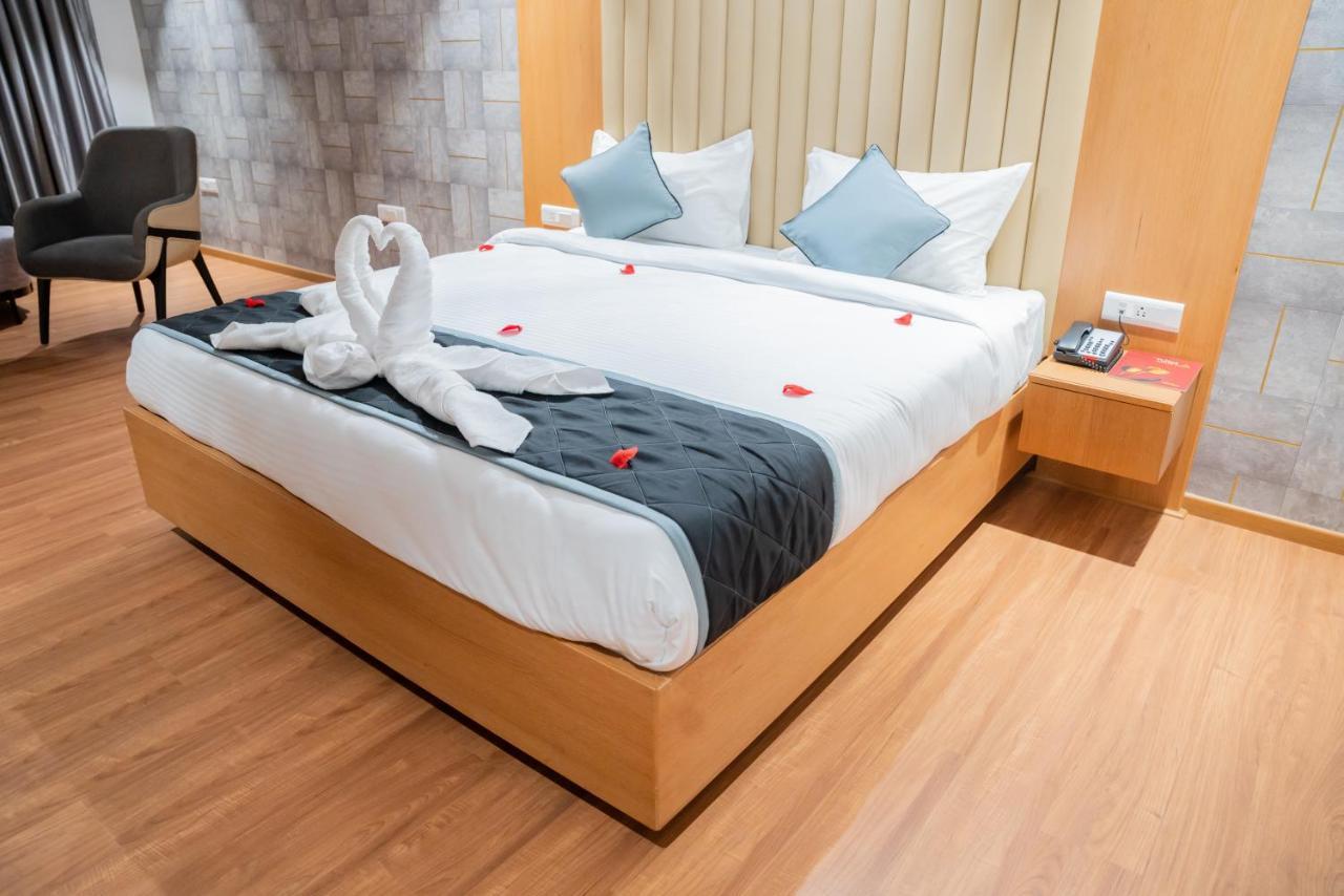 Hotel Tulips Grand Hajdarabad Zewnętrze zdjęcie